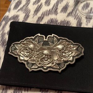 Elegant Three Rose Silver Floral Belt Buckle
